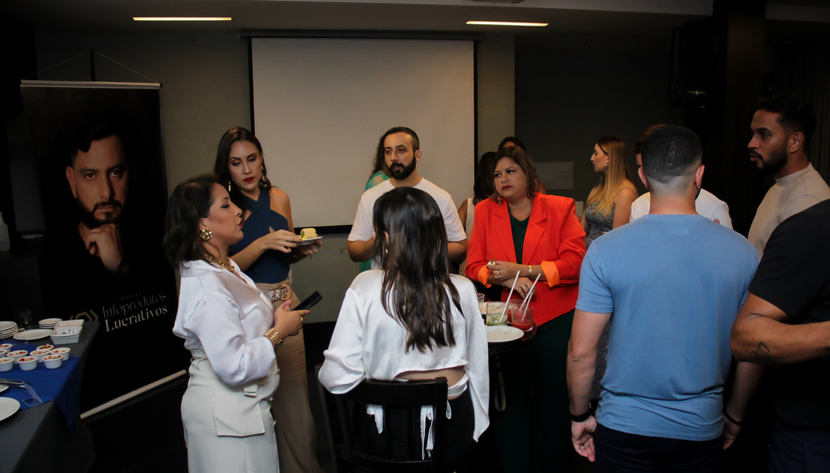Jessica Amorim interagindo com participantes